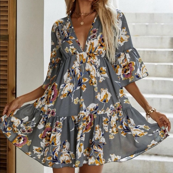 Kara and Kate Dresses & Skirts - Floral print ruffle hem A-line dress